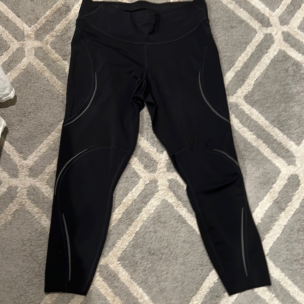 Lululemon Base Pace High-Rise Reflective Tight 25" Black Almost New